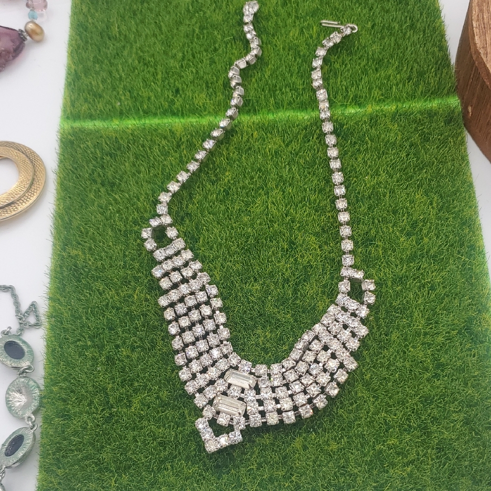 1952 Dazzling Midcentury Crystal Elegant  Necklace 16 Inch N3833